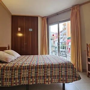 Los Manos 2* Blanes